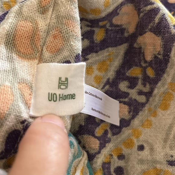 Urban Outfitters Nessa Floral Medallion Pillow Shams - Picture 4 of 5